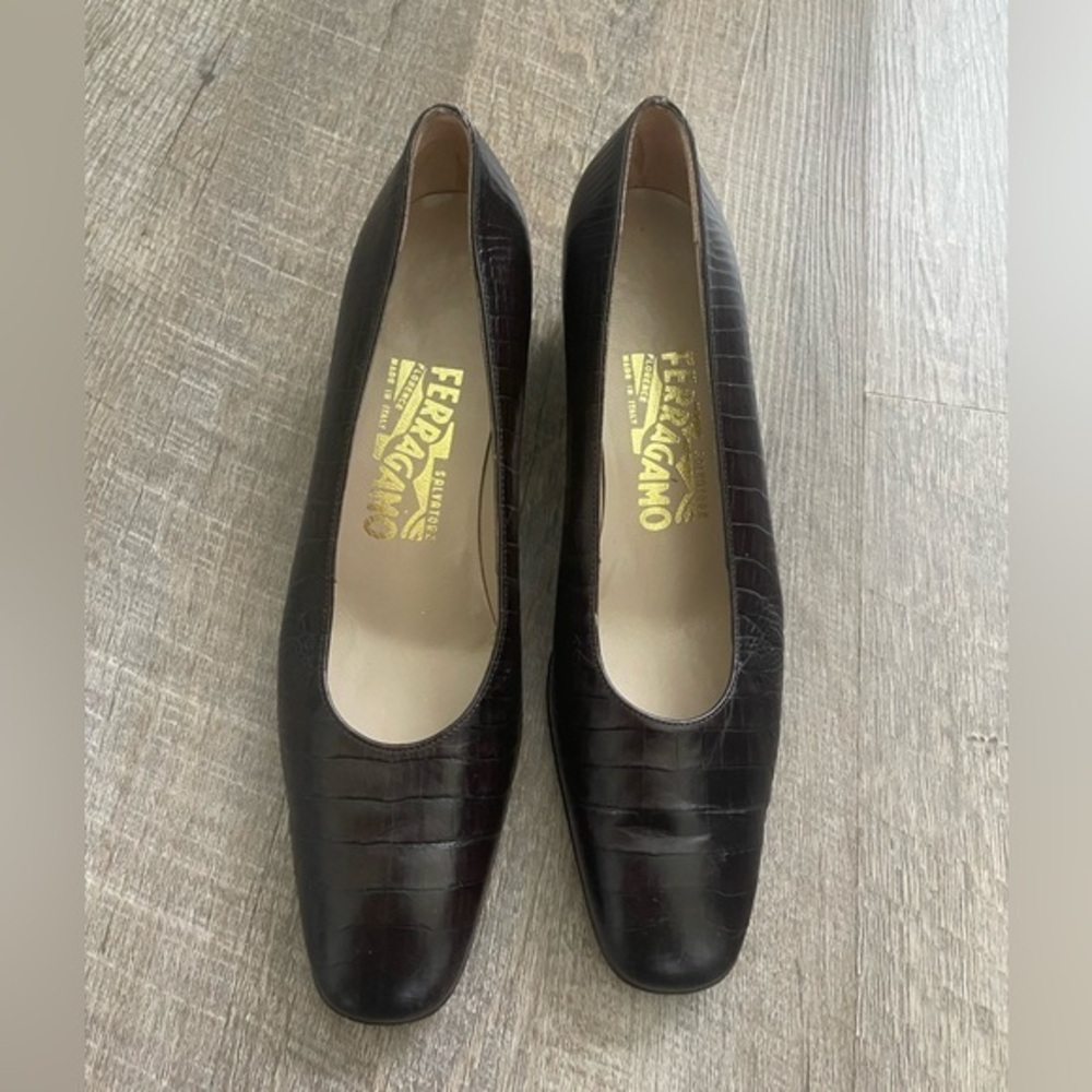 Salvatore Ferragamo women slip on leather heeled black pumps, 7.5 Narrow